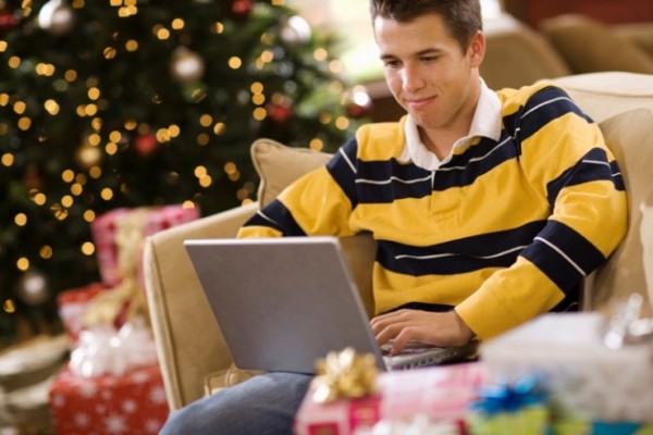 Man using internet_Internet-630pxx0