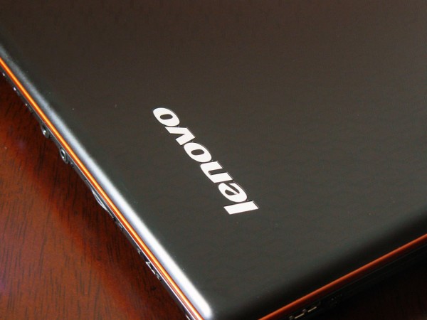 lenovo_ideapad_y450_exterior-logo