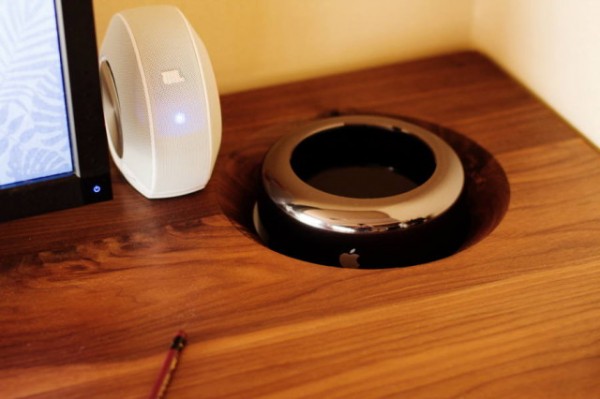 mac-pro-desk-3-640x426