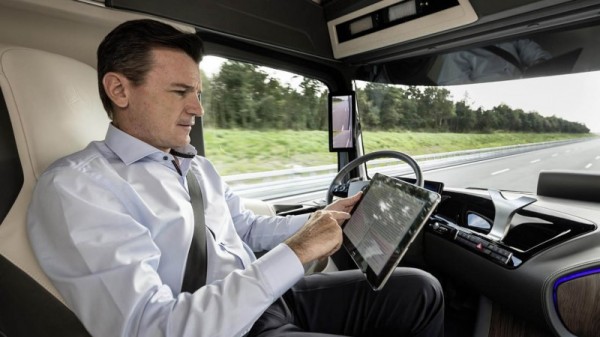 mercedes_future2015_2_medium