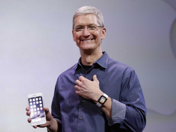 tim_cook_iphone