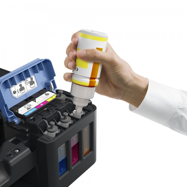 ELMINA SITUATION SHOTS Ink Refill CL Lifestyle