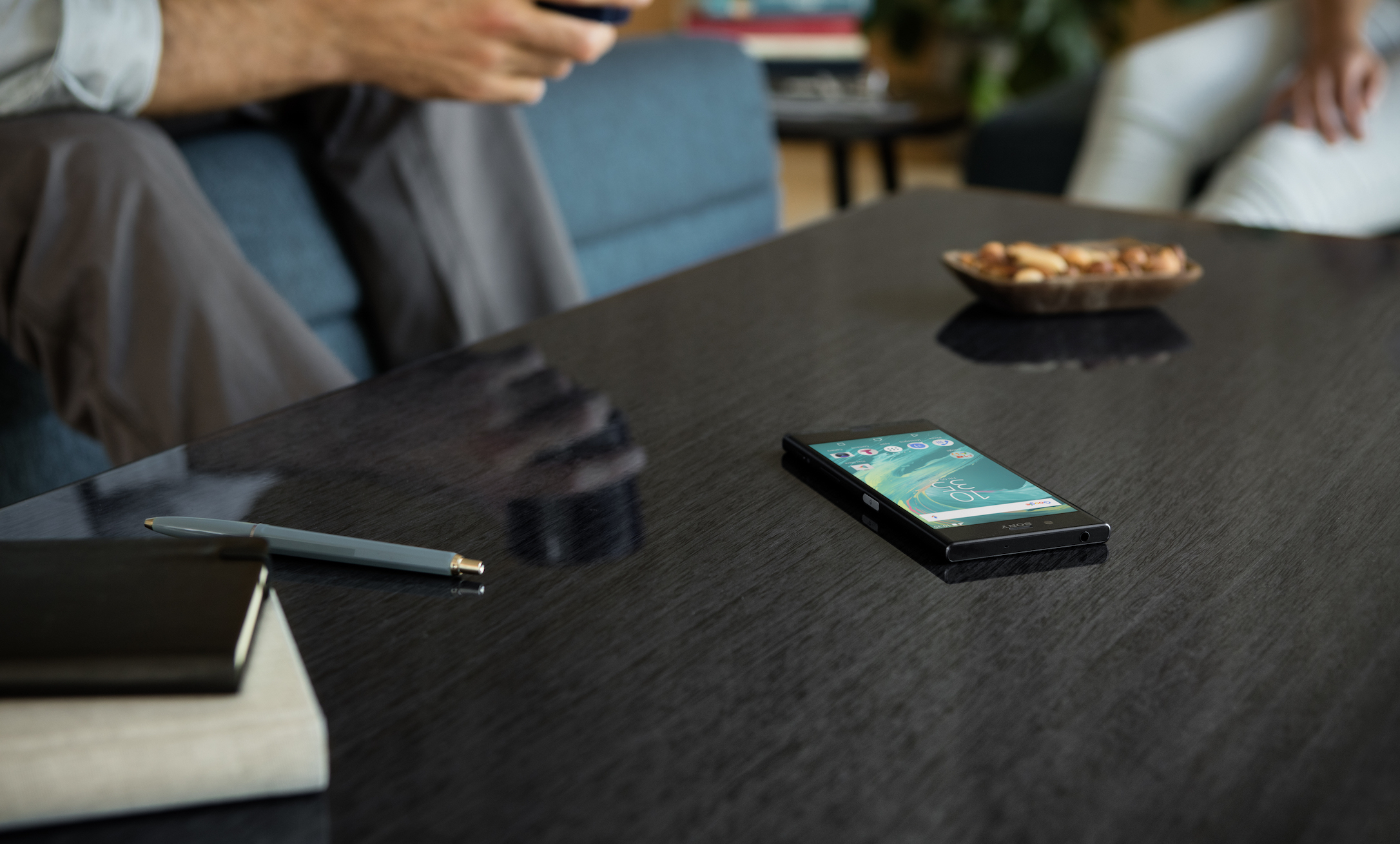 Sony XZ Mineral Black Lifestyle