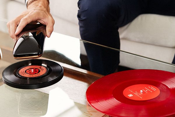 yves-behar-smart-turntable-432-2
