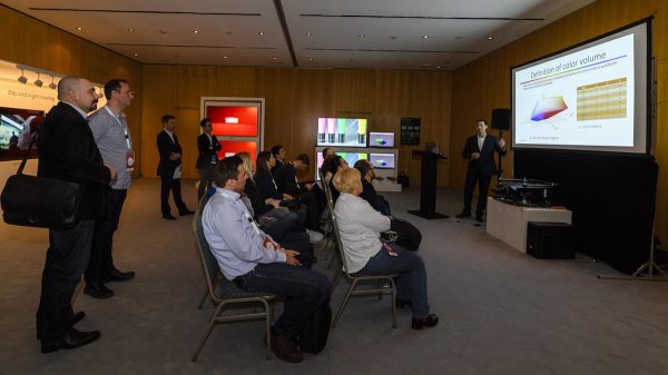 2017-02-01-samsung-q-style-tv-111