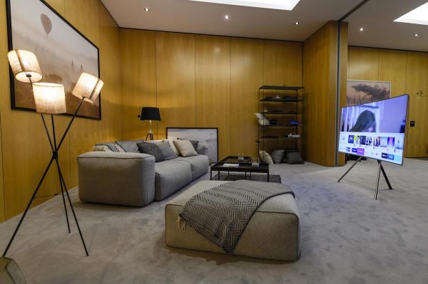 2017-02-01-samsung-q-style-tv-13