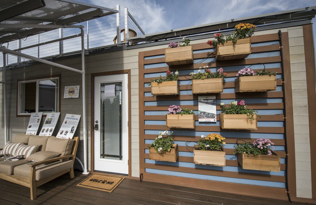 jl161013_4161_0280_tinyhousecompetition