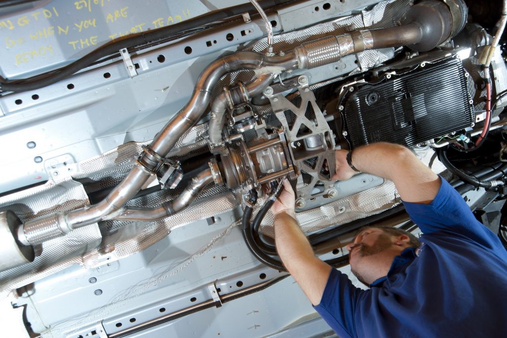 cpt-engineer-checks-tigers-installation-in-jlr-viper-technology-demonstrator