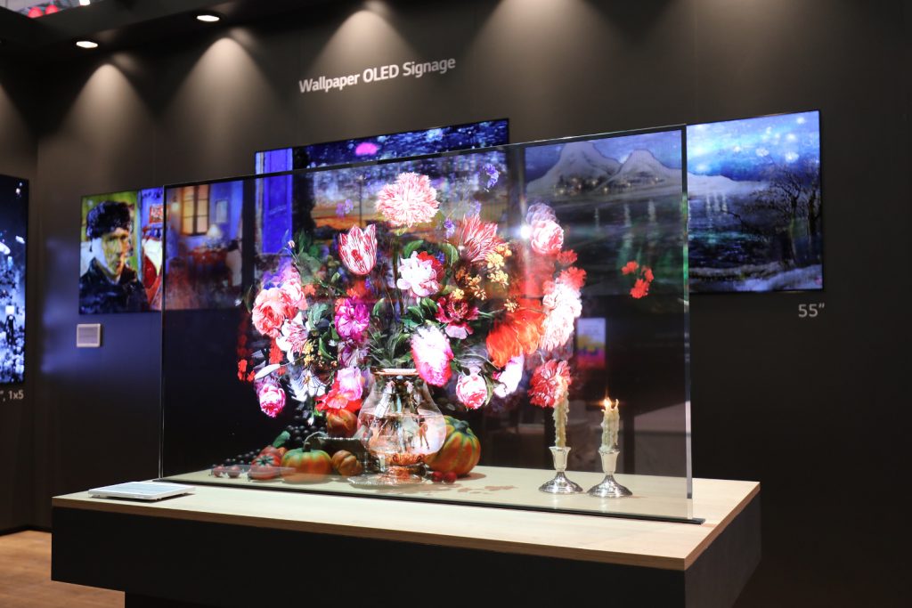 lg-transparent-oled-signage-02_46079227045_o