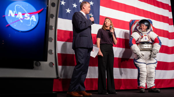 artemis űrruha Nasa