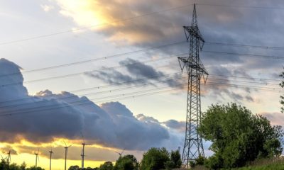 Villanyvezetékek és szélerőművek