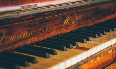 100 éves régi zongora