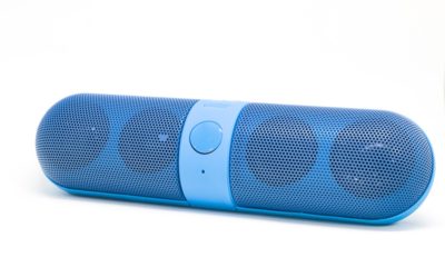 bluetooth hordozható hangszóró teszten