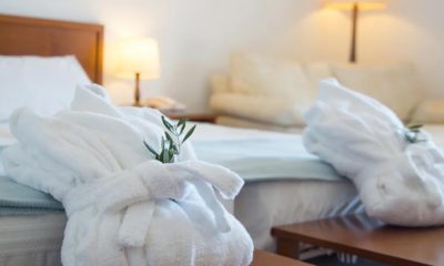 szállodai fürdőköntös